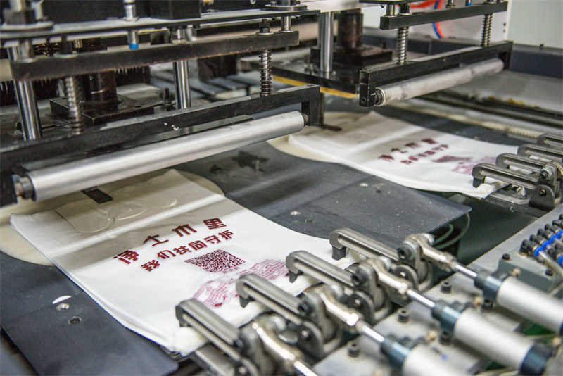 生產環(huán)保塑料袋需要哪些生產設備