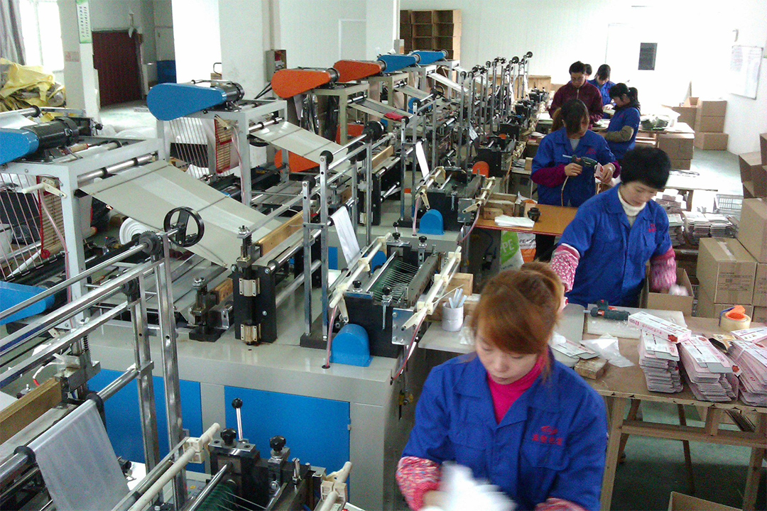 降解塑料袋生產(chǎn)流程圖解說(shuō)明